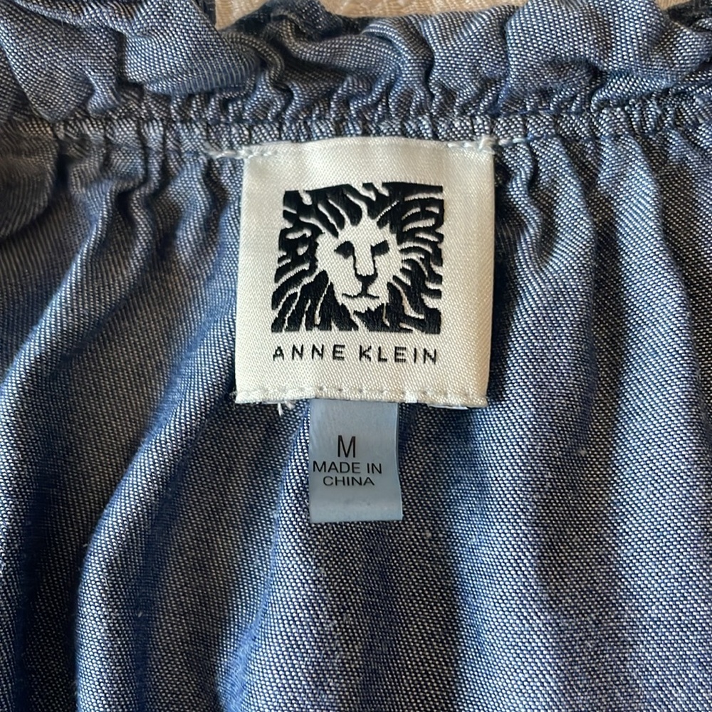 Anne Klein Women’s SZ M Sleeveless Pullover Ruffle Neck Denim -Look Soft Top - Picture 6 of 13